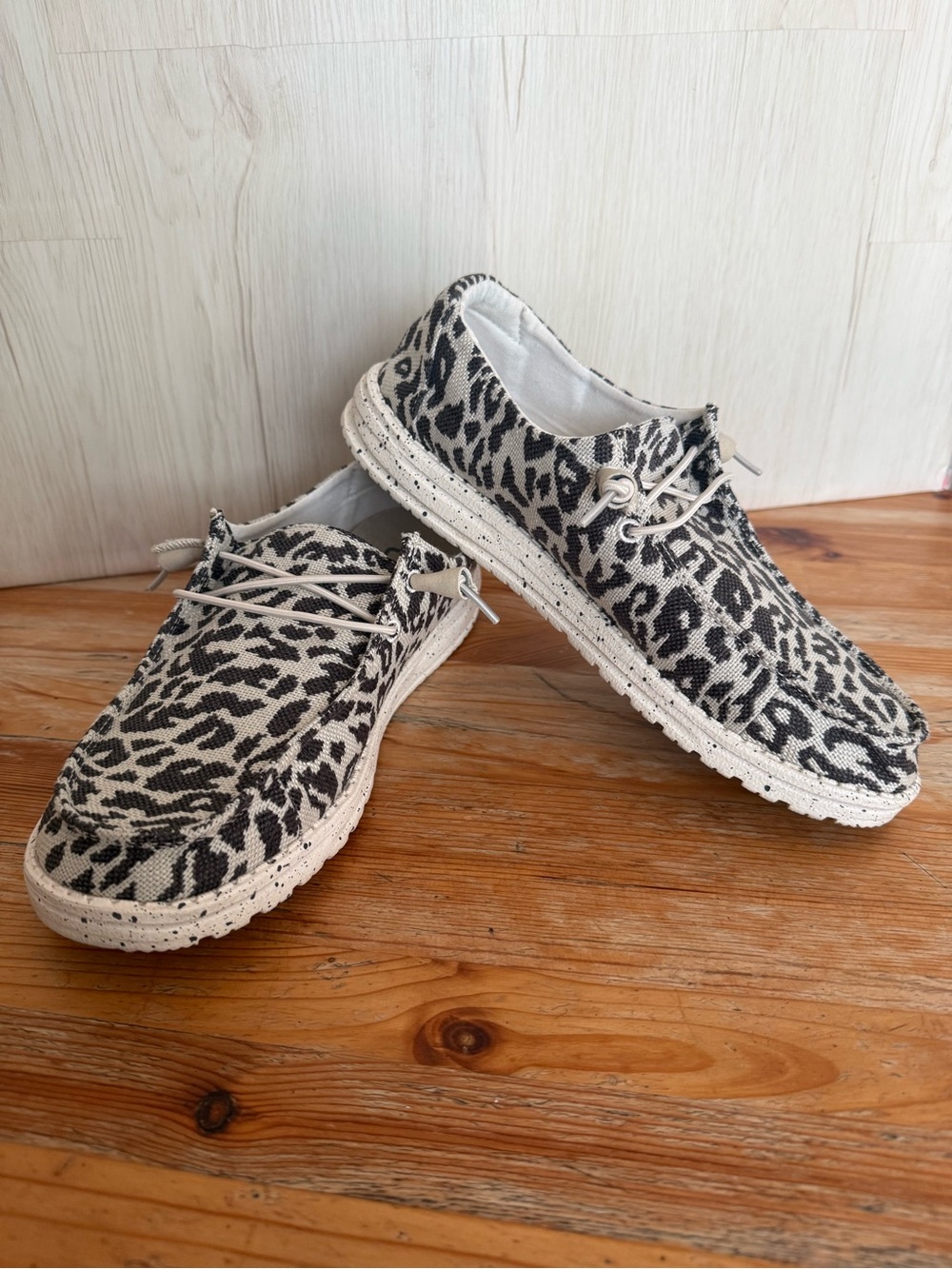 Hey Dude Women’s Wendy Cheetah Woven Slip On Casual Shoe size 9